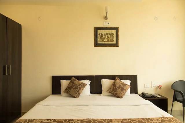 A warm Hotel KPinn room